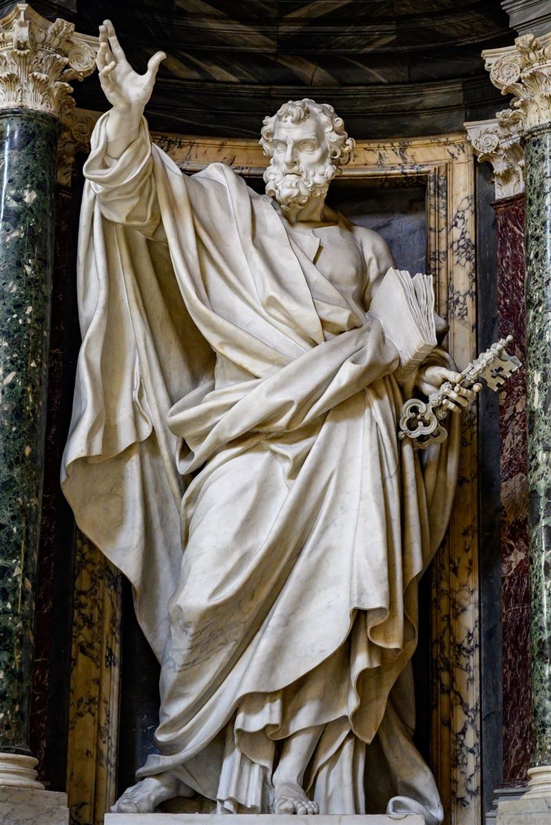 Marble statue of Saint Peter holding the keys